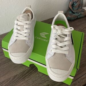 Cariuma Sneakers